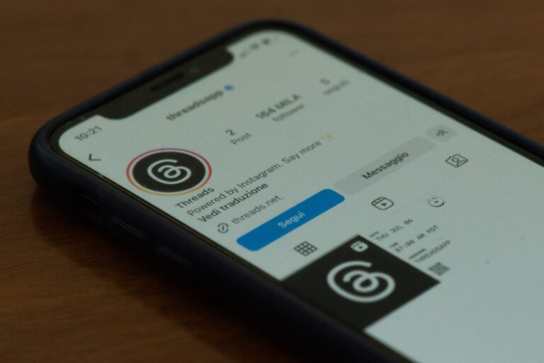 Threads allow creators to add up to five links to