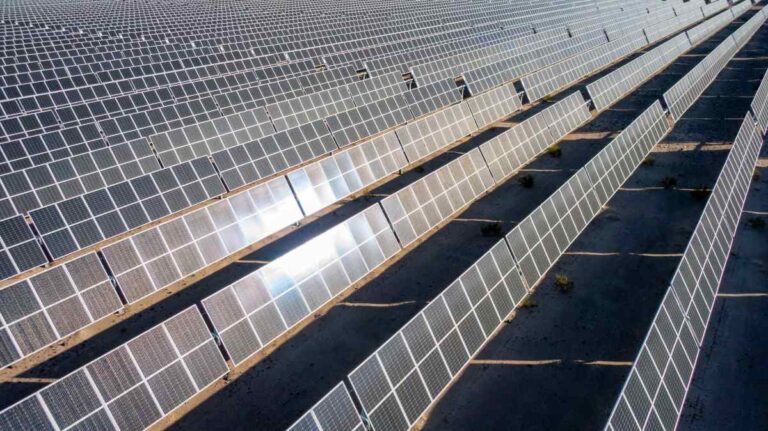 Clean energy investment hits new highs and shows no signs