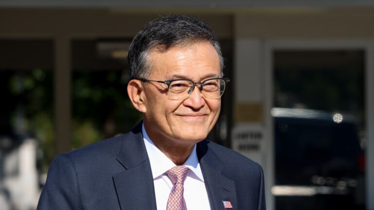 Intel receives $2 billion investment from SoftBank Intel receives $2 billion investment from softbank