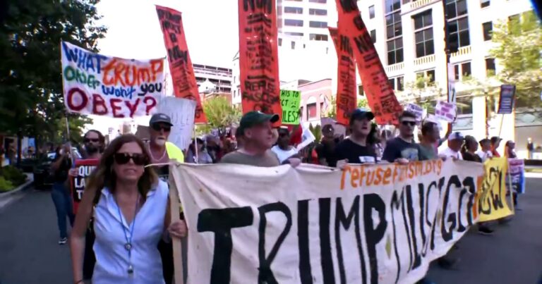 The protest continues in DC as Trump administrator. I agree to maintain the police chief after the lawsuit The protest continues in dc as trump administrator. i agree
