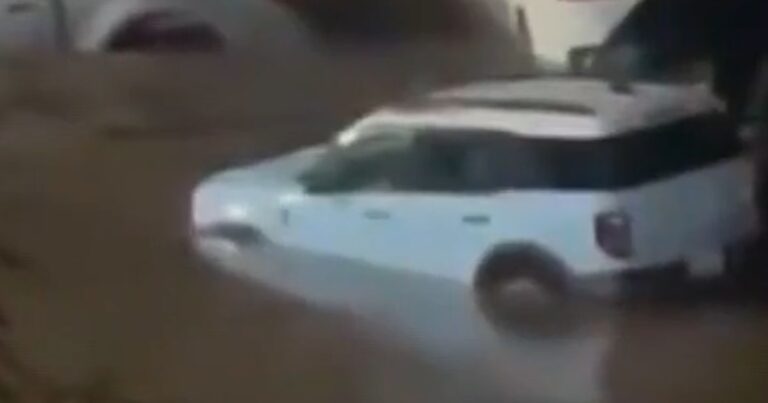 At least four people died in Arizona Flash Flood Emergency At least four people died in arizona flash flood emergency