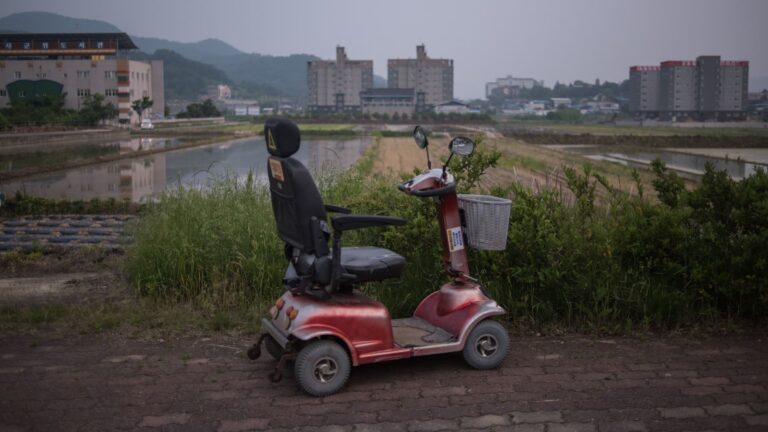 The collapse of Korean fertility rate threatens growth The collapse of korean fertility rate threatens growth