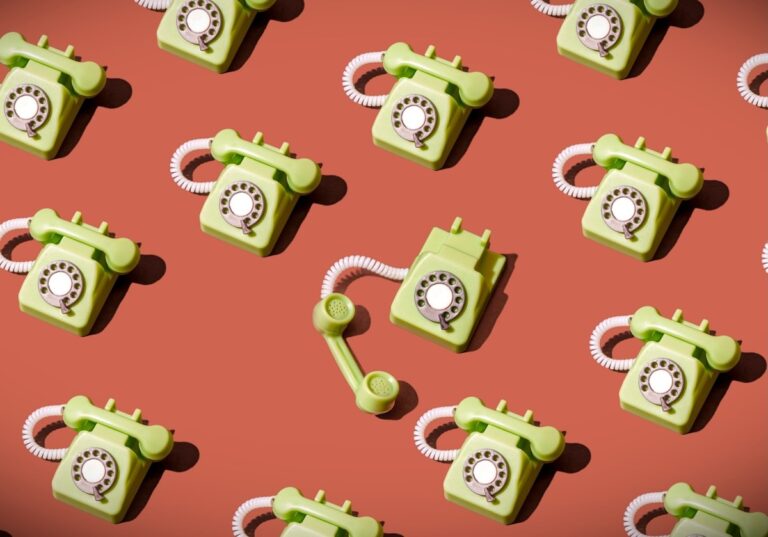 The virus call recording app Neon will go dark after publishing the user's phone number. The virus call recording app neon will go dark after