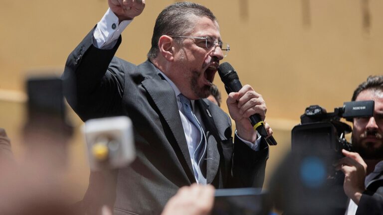 Costa Rica's election court urges Congress to strip the president of immunity Costa rica's election court urges congress to strip the president