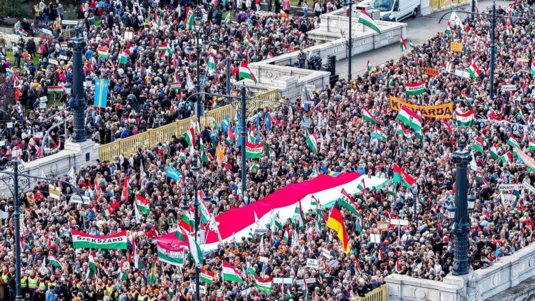 Hundreds of thousands of Hungarians take part in confrontational rally in Budapest as Orbán faces election test Hundreds of thousands of hungarians take part in confrontational rally