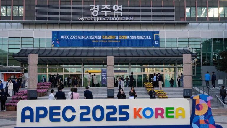 APEC summit to end in South Korea after President Trump and Xi agree to trade ceasefire Apec summit to end in south korea after president trump
