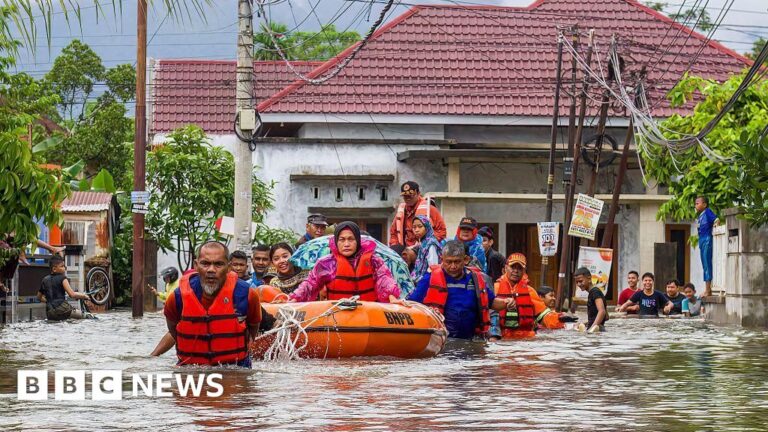 Hundreds of people dead and missing in floods across Southeast Asia Hundreds of people dead and missing in floods across southeast