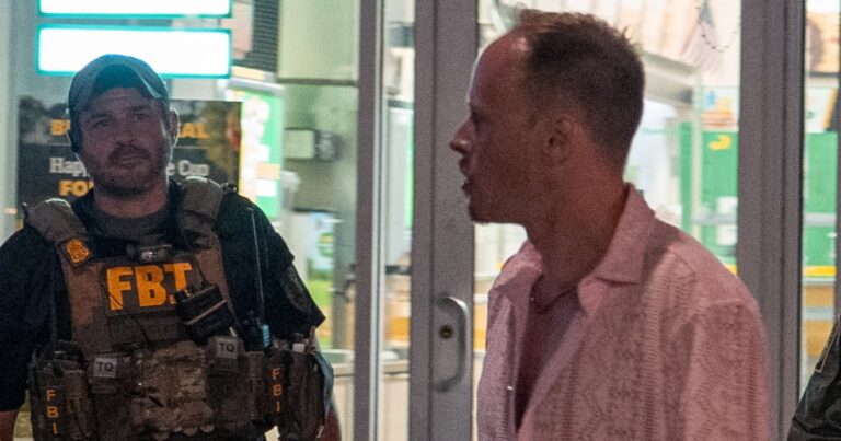 Jury acquits D.C.'s 'Sandwich Man' Jury acquits d.c.'s 'sandwich man'