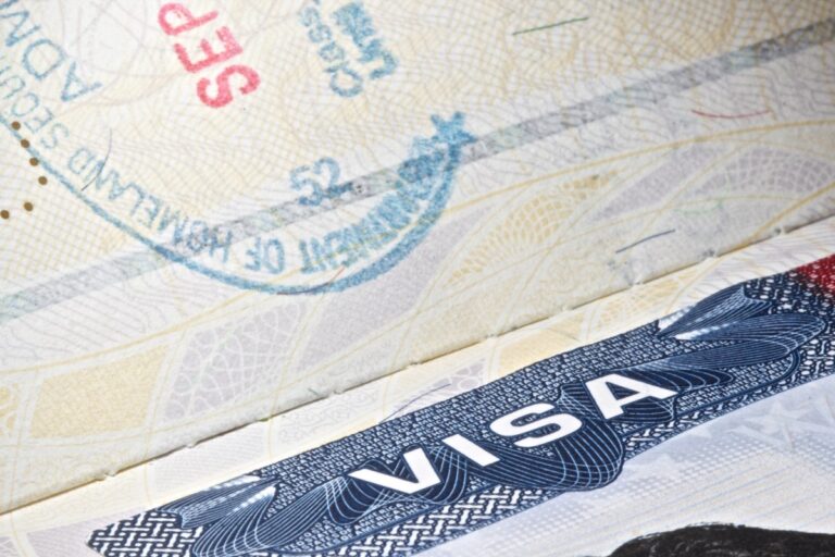 Google and apple reportedly warned employees with visas to avoid