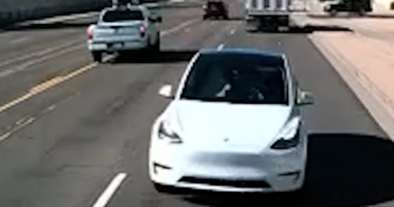 Tesla collides with dump truck in Arizona Tesla collides with dump truck in arizona